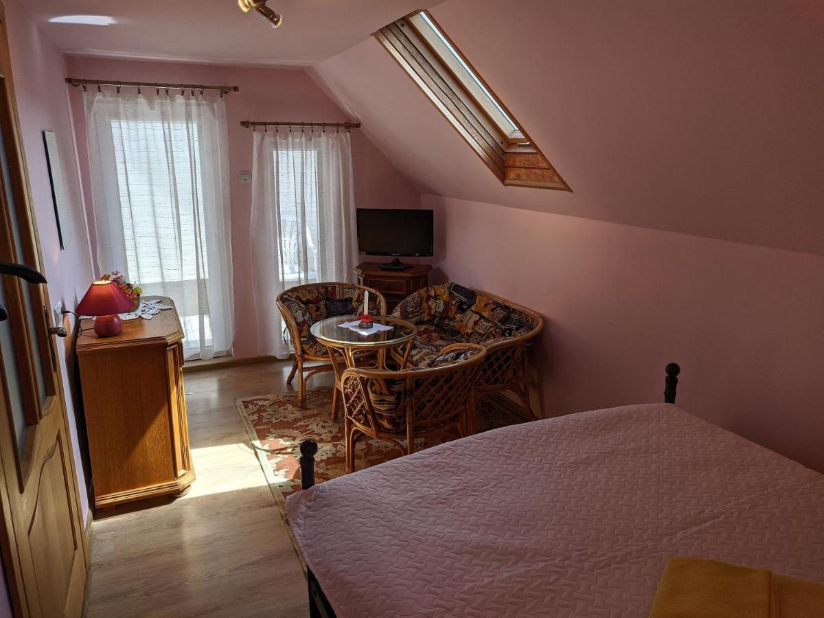 Guest House Nika - Cottages And Rooms In The Heart Of Palanga City Center Exterior foto